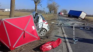 Szadłowice: Groźny wypadek na DK15. Jest ofiara śmiertelna. Droga zablokowana