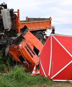 Tryńcza. Kierowca ciężarówki wjechał pod pociąg. Zginął na miejscu