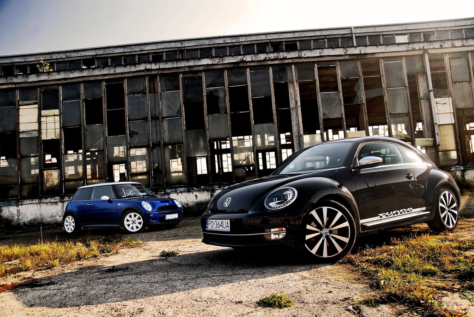 Volkswagen Beetle Sport 2,0 TSI DSG vs. Mini Cooper S