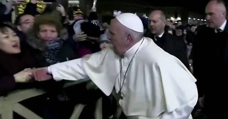 Pociągnęła papieża za rękę. Ojcu Świętemu puściły nerwy
