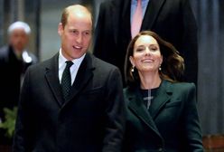 William i Kate zachwycili pasażerów lotu. Tego nie pokazały oficjalne relacje