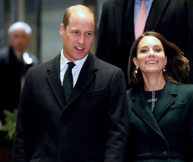 William i Kate zachwycili pasażerów lotu. Tego nie pokazały oficjalne relacje