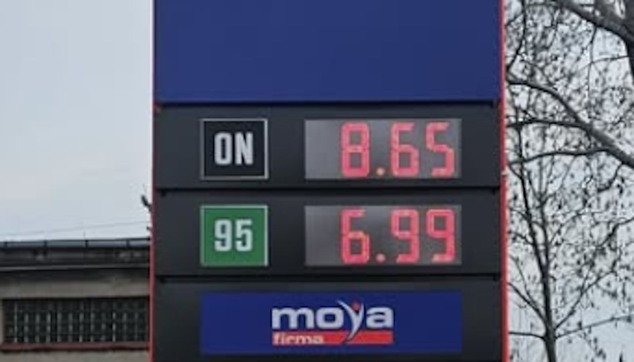 Rekordowe ceny ropy na stacjach w Polsce. Podwyżka o 93 gr. w ciągu tygodnia