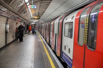 Symboliczna zmiana w londyńskim metrze i na kolei. To z powodu koronacji króla Karola III