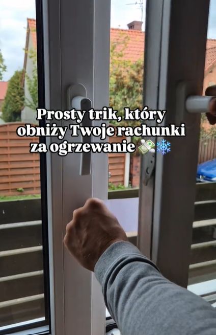 Pokazała, jak wykonać test kartki żeby sprawdzić szczelność