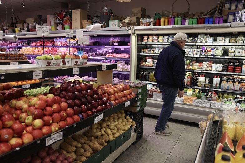 TORONTO, ONTARIO - FEBRUARY 03: A consumer shops in a grocery store on February 03, 2025 in Toronto, Ontario. People in Canada are facing the prospect of higher grocery prices due to the trade war that U.S. President Donald Trump initiated. Canada announced retaliatory tariffs and product embargos after Trump announced 25 percent tariffs on Canadian goods. (Photo by Joe Raedle/Getty Images)