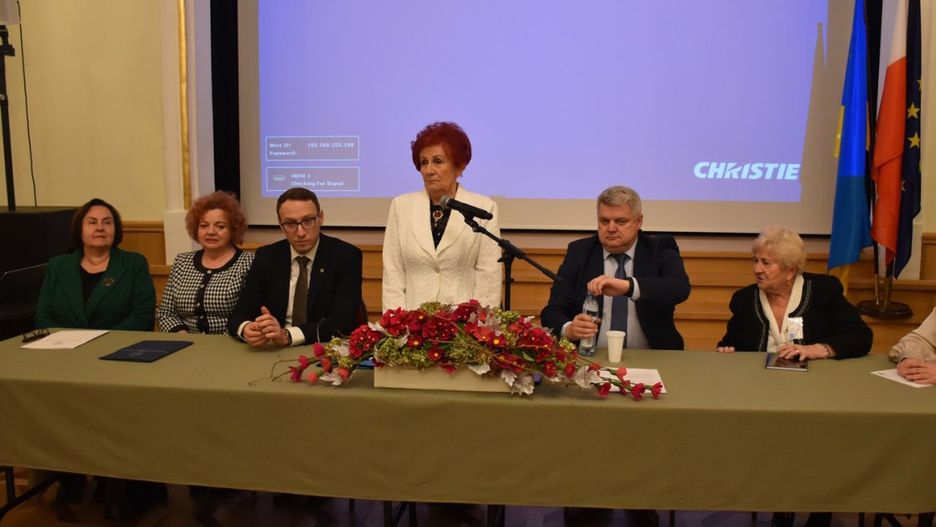 W środę, 10 grudnia, w Tarnobrzeskim Domu Kultury odbyła się uroczysta Sesja Rady Seniorów z okazji 10-lecia jej działalności.