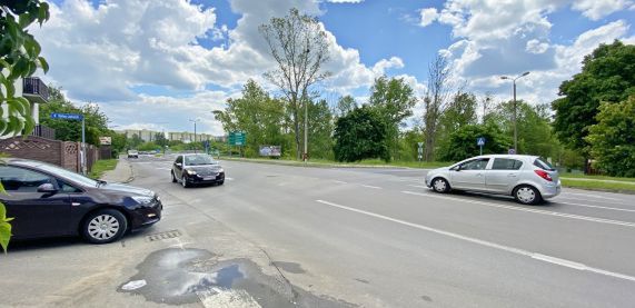 Sosnowiec. Na razie jest zwykłe skrzyżowanie, ale już niedługo powstanie rondo.