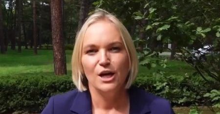 Chorosińska "wie, jak naprawić Polskę". Rodzinnym zdjęciem wywołała burzę