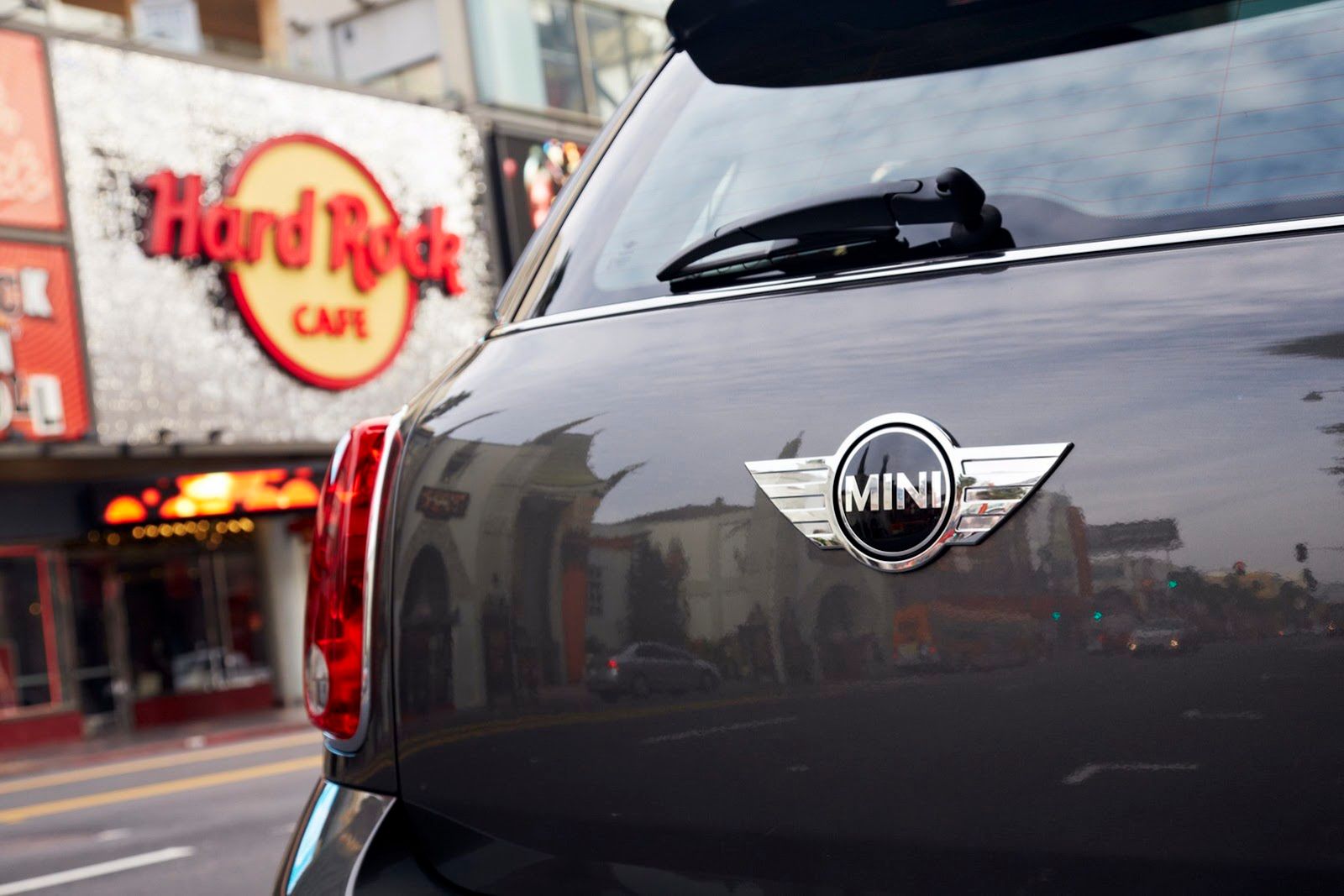 Galeria Mini jako celebracja sprzedaży półmilionowego egzemplarza w USA 22