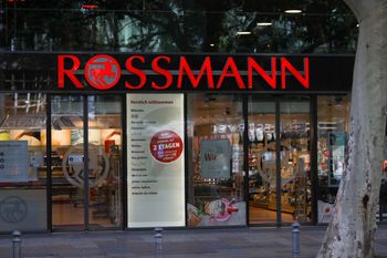 Rossmann przecenia kultowe damskie zapachy. 129,99 zł zamiast 199,99 zł