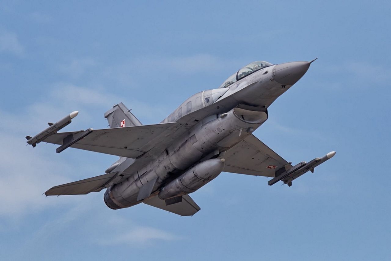 Nowa broń dla polskich F-16. Zamawiamy bomby do niszczenia bunkrów
