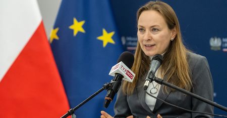 Będą darmowe laptopy dla uczniów. "Skala jest ogromna". Minister podała termin