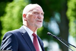 Manifestacja przed TK. Antoni Macierewicz o nieprzekraczanej granicy