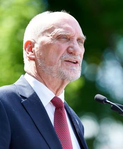 Manifestacja przed TK. Antoni Macierewicz o nieprzekraczanej granicy