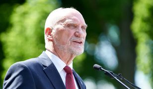 Manifestacja przed TK. Antoni Macierewicz o nieprzekraczanej granicy