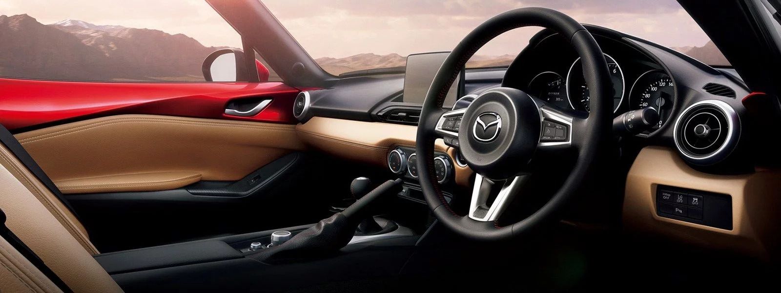 Kierownica MX-5 nareszcie będzie regulowana w dwóch płaszczyznach.