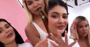 Kylie Jenner i Khloe Kardashian licytują się, KTÓRA WYPIŁA WIĘCEJ. "Jesteś o shota do przodu, ja piję dopiero piątego!" (WIDEO)