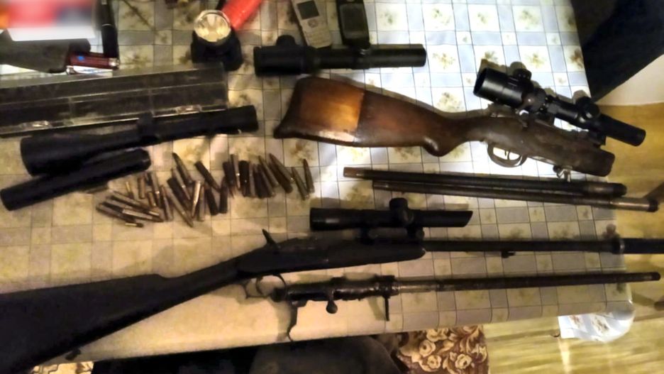 Policjanci z CBŚP zabezpieczyli cały arsenał broni i amunicji