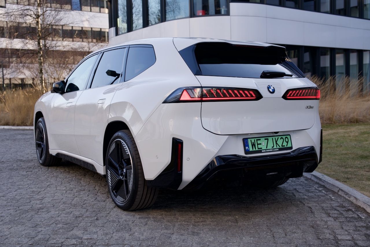 BMW iX3