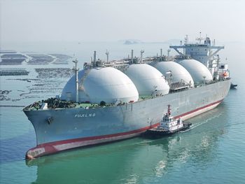 Chiny robią zapasy na gorące lato. Import LNG wzrósł
