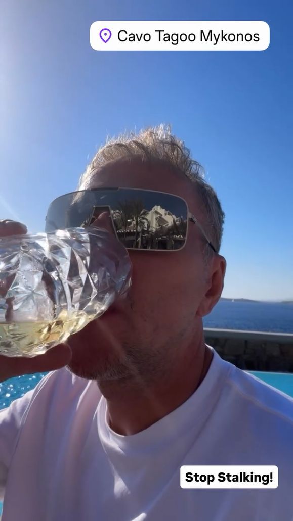 Krzysztof Gojdź przemówił z basenu na Mykonos