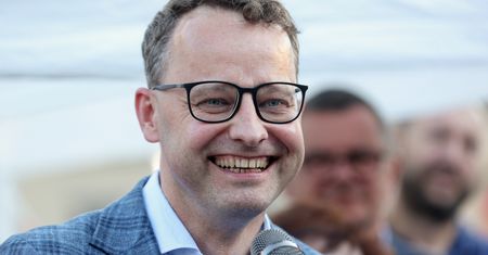 Azyl zatwierdzony. Romanowski może się przemieszczać
