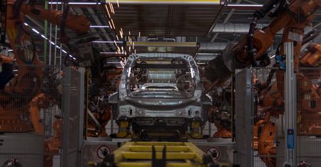 Plan BMW na wyższe marże: mniej menedżerów, więcej AI i nowe auta