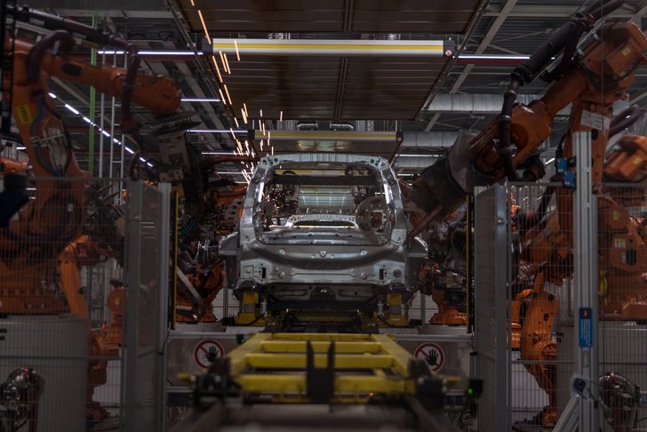 Plan BMW na wyższe marże: mniej menedżerów, więcej AI i nowe auta