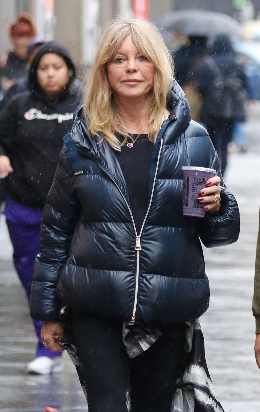 Goldie Hawn "przyłapana" na spacerze w Nowym Jorku