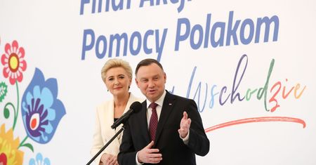 Agata Kornhauser-Duda w nowym wydaniu. Sukienkę zamieniła na spodnie