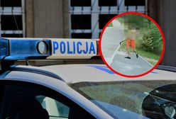 Atak siekierą na autobus. Kierowca szybko zareagował