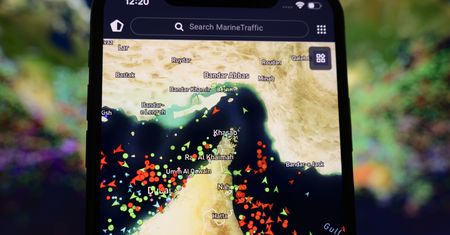 Tajne kody i opłaty w juanach. Tak Iran rządzi cieśniną Ormuz