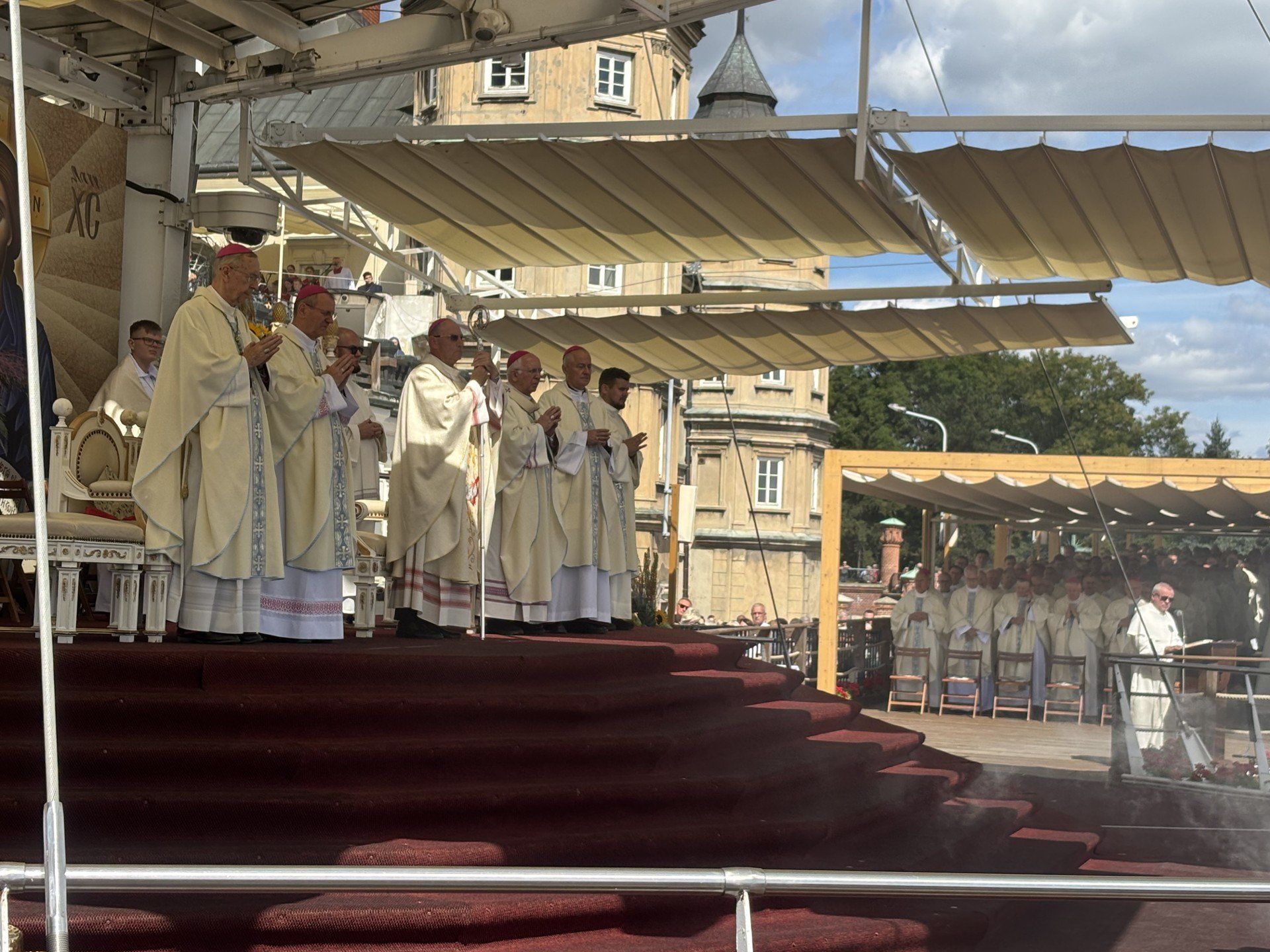 W poszukiwaniu spokoju i wspólnoty, pielgrzymi pokonali kilometry, udowadniając, że tradycja wciąż ma ogromne znaczenie we współczesnym świecie.