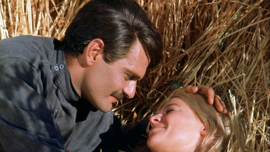 Omar Sharif i Julie Christie w ekranizacji "Doktor Żywago" z 1965 r.