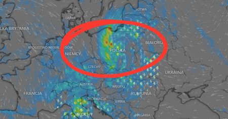 Mknie nad Polskę. Przyniesie duże ochłodzenie. Wiadomo, kiedy uderzy