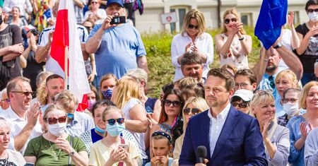 Koronawirus u dziennikarza. Media: "Był na wiecu Rafała Trzaskowskiego"