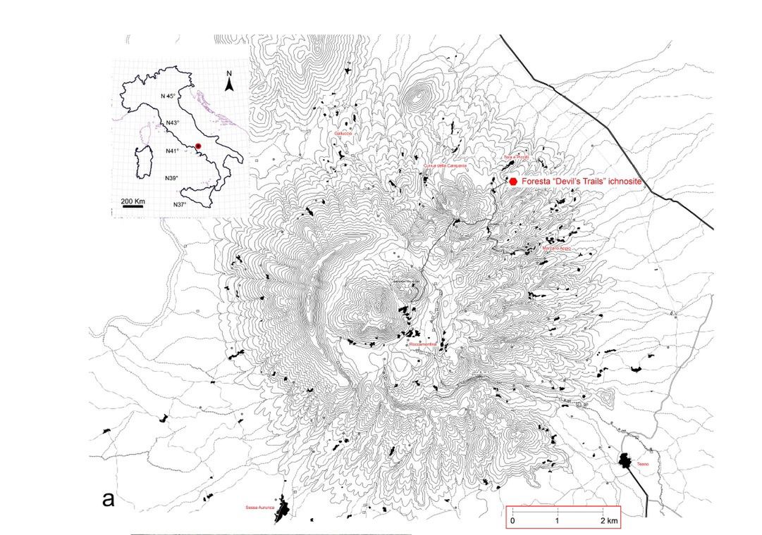 Wygasły wulkan Roccamonfina, Włochy (koło Neapolu). Mapa topograficzna, na której czerwony sześciokąt wskazuje ślady pozostawione w magmie sprzed 350 000 lat. Źródło: naukowe czasopismo "Quaternary".