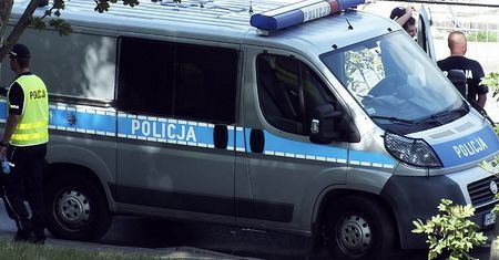 Koszmar w Lasopolu. Przy drodze ciało, kanister i siekiera