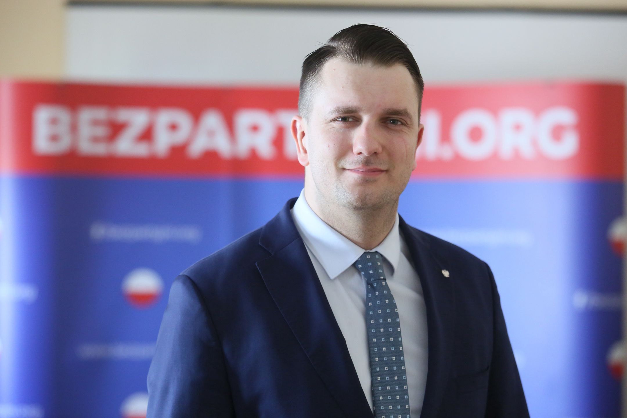 �ukasz MejzaWarszawa, 23.05.2017. Radny sejmiku Wojew�dztwa Lubuskiego �ukasz Mejza, podczas konferencji prasowej dot. obywatelskiego projektu ustawy "Stop partiom w samorz�dach", zorganizowanej przez Ruch Samorz�dowy "Bezpartyjni", 23 bm. w Warszawie. (ls/mgut) PAP/Leszek Szyma�skiLeszek Szyma�skibezpartyjni, briefing prasowy , konferencja, �ukasz Mejza, polityka, portret, prasowa, ruch samorz�dowy, stop partiom w samorz�dach