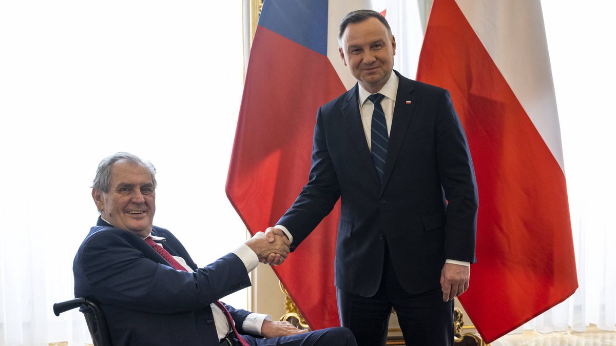 Milos Zeman, Andrzej Duda
Czech President Milos Zeman, left, receives his Polish counterpart Andrzej Duda, right, at Prague Castle, Czech Republic, on April 27, 2022. (CTK Photo/Ondrej Deml) 
Dostawca: PAP/CTK
Ondrej Deml
Czech Republic, Poland, Zeman, Duda, politics, diplomacy