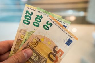 Kursy walut NBP 28-29.08.2021 Weekendowy kurs funta, euro, dolara i franka szwajcarskiego