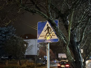 Wysoki mandat dla kobiety za kółkiem mercedesa. O mały włos od nieszczęścia na przejściu dla pieszych przez ulicę Sądową w Gostyniu