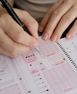 Matura 2025. Egzaminy dwujęzyczne z chemii, biologii, fizyki i historii – co warto wiedzieć?