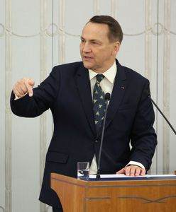 Dziennikarz pokazał materiały z konwencji PiS i wybuchła burza. Sikorski komentuje