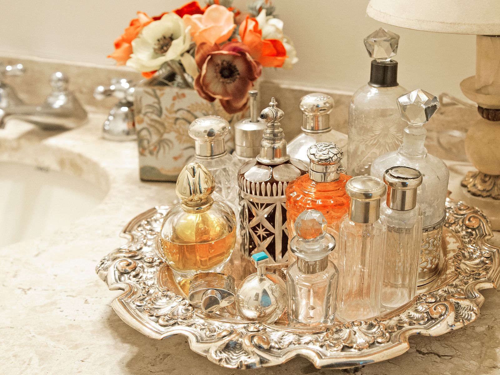 Perfumy w łazience
