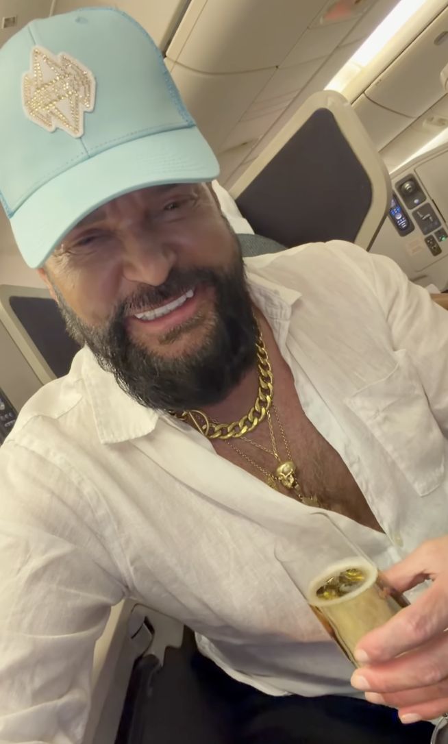 Krzysztof Rutkowski w samolocie