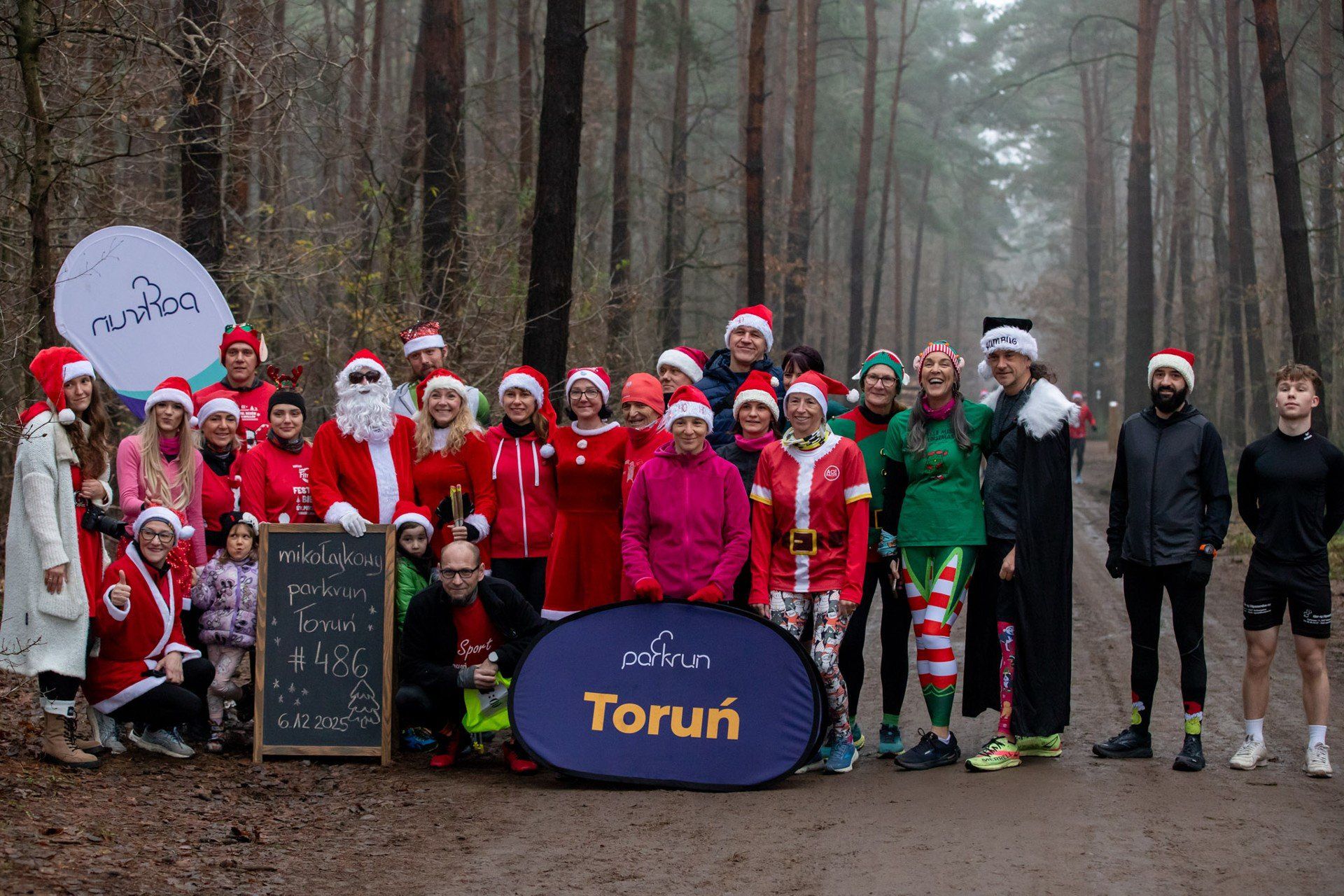 Parkrun Toruń w mikołajkowych klimatach