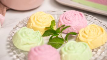 Pastelowe różyczki zrobisz z dwóch składników. Każdy się nimi zachwyci