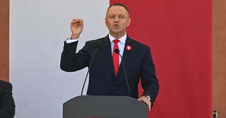 "Niech przestrzega starej". Polacy o propozycji prezydenta ws. konstytucji